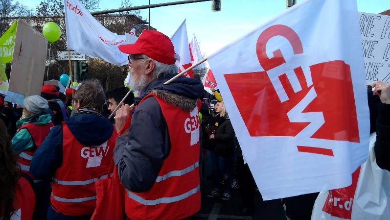 Marching for higher wages. Taken from GEW’s  Facebook page: https://www.facebook.com/GEW.DieBildungsgewerkschaft/