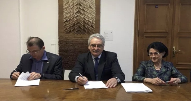 Signing of the collective labour agreement in the education system by the Minister of Education